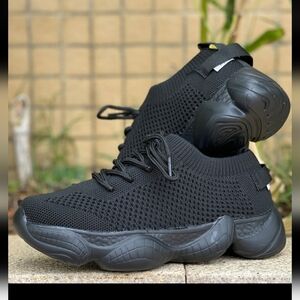 Black unisex running shoes Size 40/ Womens 9.5 US